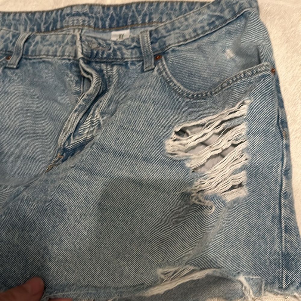 Boyfriend Jean Shorts (H&M) - Picture 6 of 8